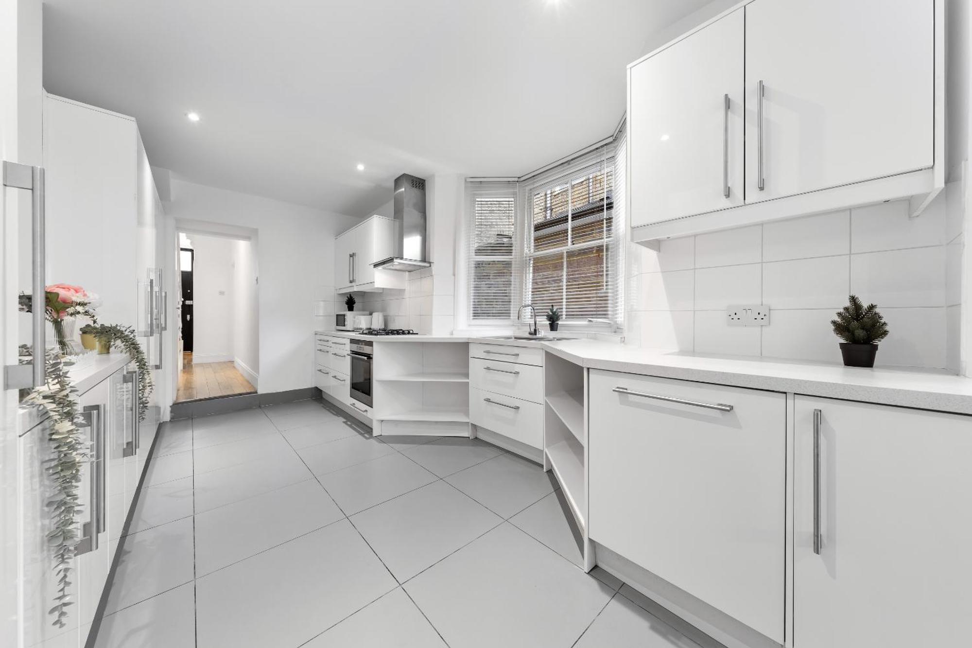 Luxury 4-Bedroom Modern Flat In Central London Steps From Station, Sleeps 9 In Style! Экстерьер фото