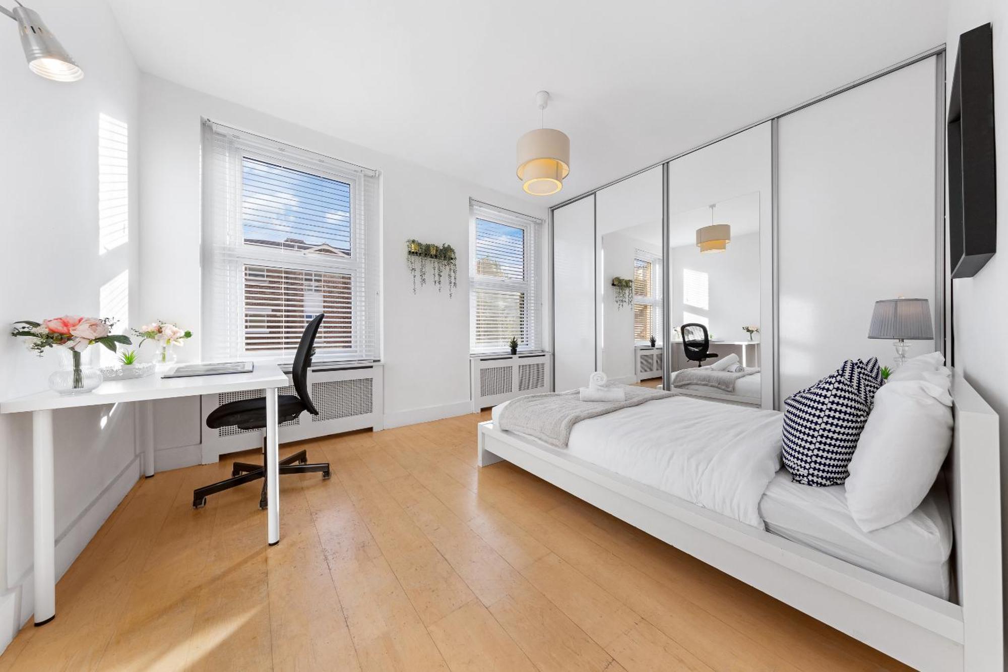Luxury 4-Bedroom Modern Flat In Central London Steps From Station, Sleeps 9 In Style! Экстерьер фото