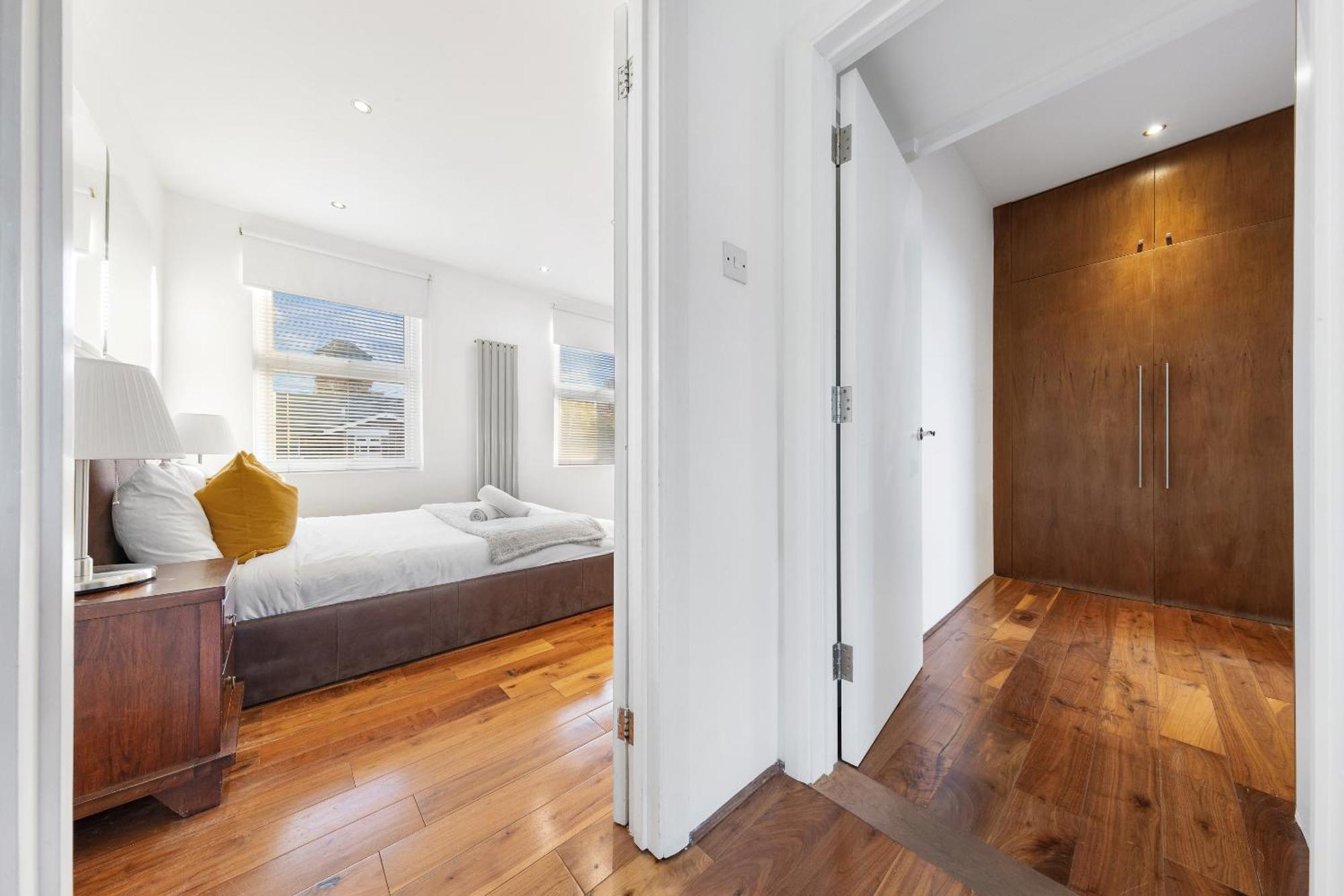 Luxury 4-Bedroom Modern Flat In Central London Steps From Station, Sleeps 9 In Style! Экстерьер фото