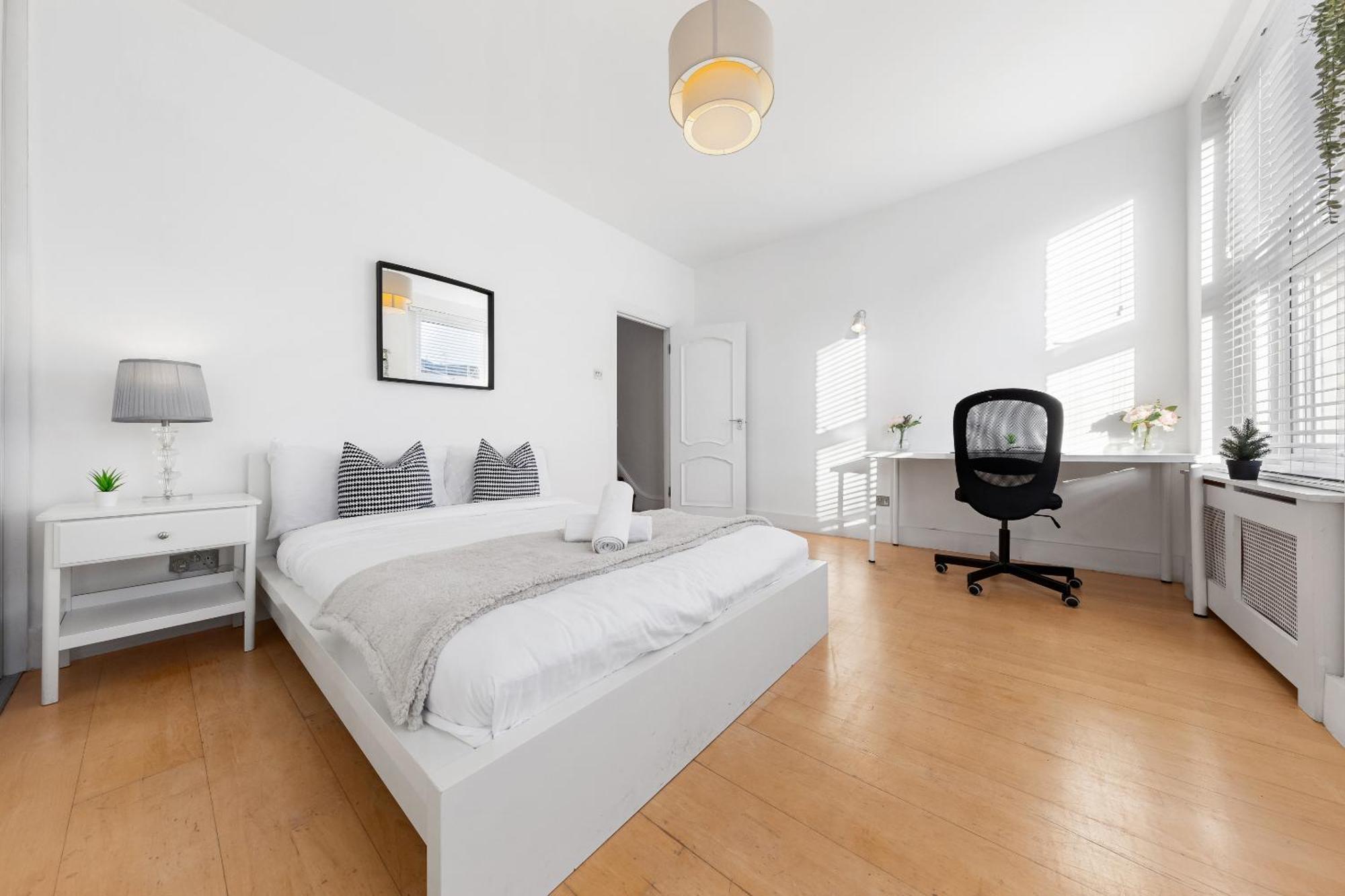 Luxury 4-Bedroom Modern Flat In Central London Steps From Station, Sleeps 9 In Style! Экстерьер фото