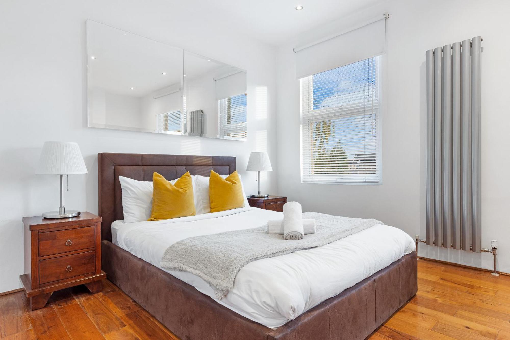 Luxury 4-Bedroom Modern Flat In Central London Steps From Station, Sleeps 9 In Style! Экстерьер фото