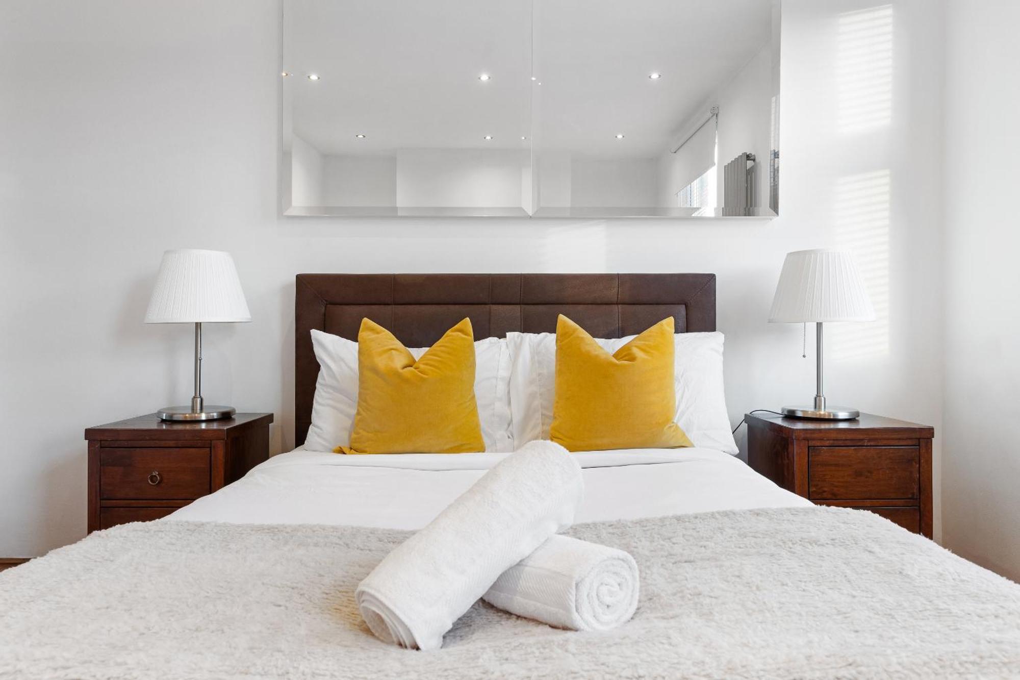 Luxury 4-Bedroom Modern Flat In Central London Steps From Station, Sleeps 9 In Style! Экстерьер фото