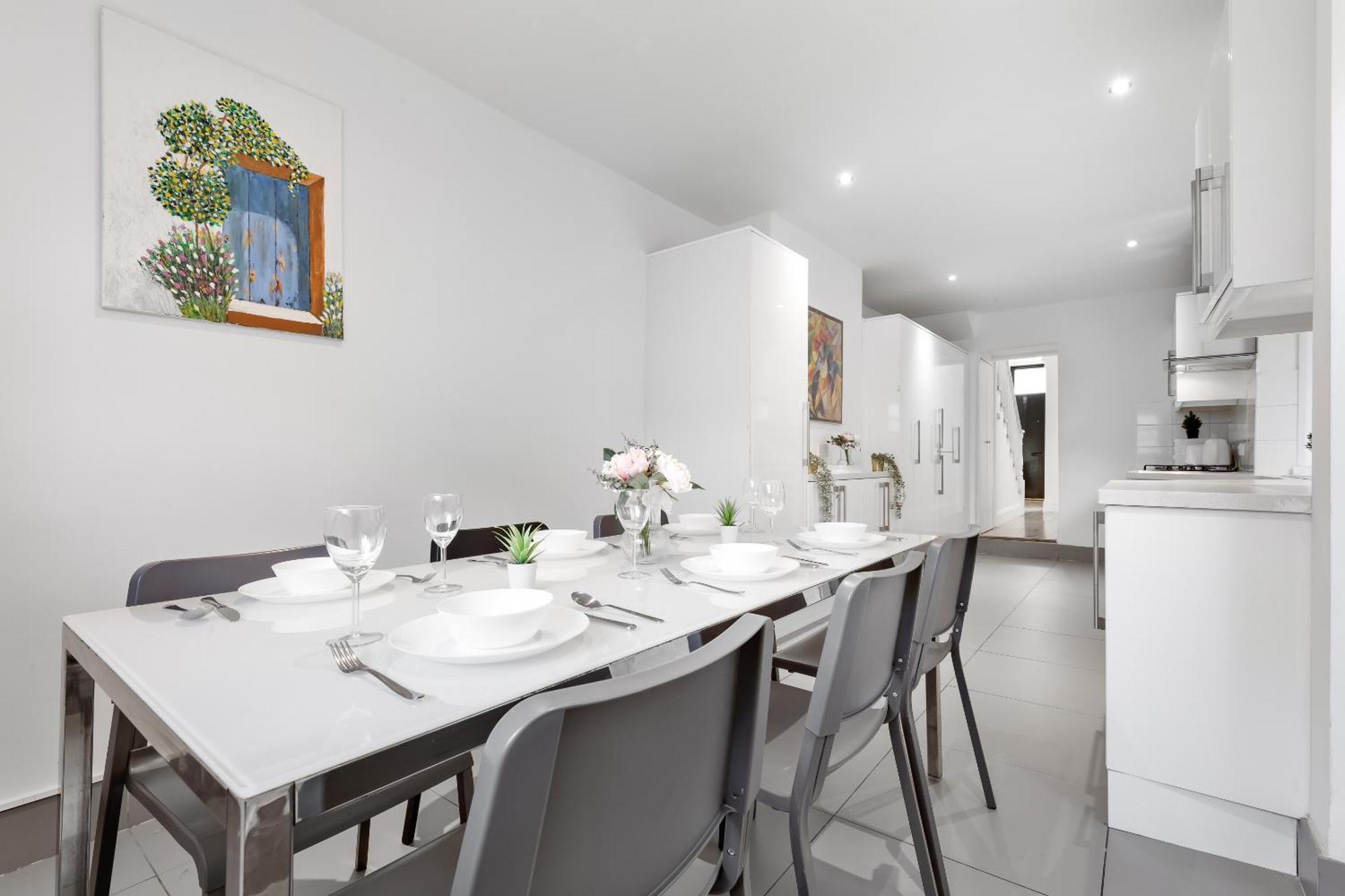 Luxury 4-Bedroom Modern Flat In Central London Steps From Station, Sleeps 9 In Style! Экстерьер фото