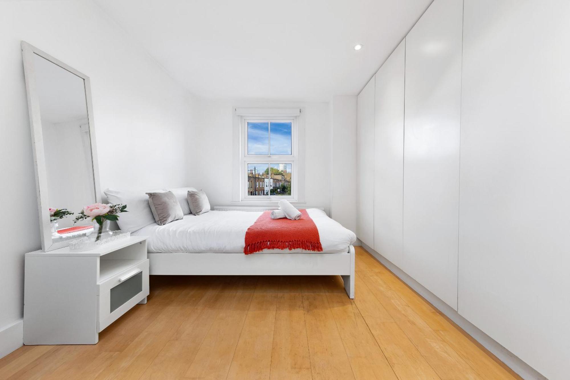 Luxury 4-Bedroom Modern Flat In Central London Steps From Station, Sleeps 9 In Style! Экстерьер фото