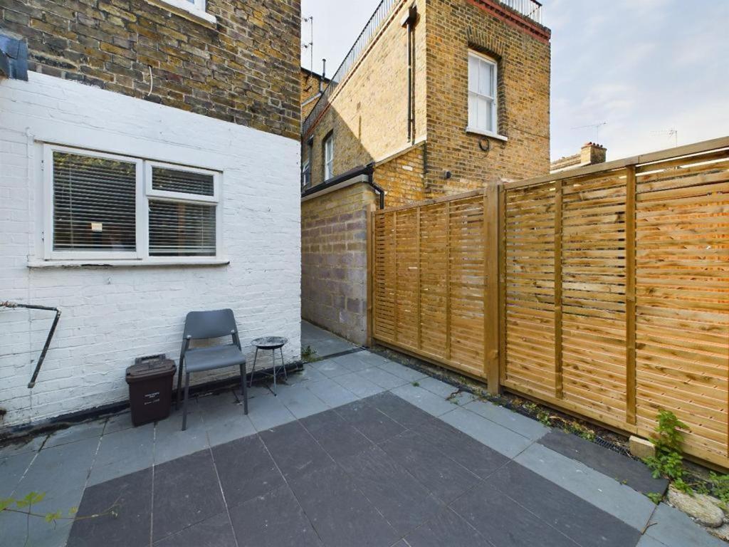 Luxury 4-Bedroom Modern Flat In Central London Steps From Station, Sleeps 9 In Style! Номер фото