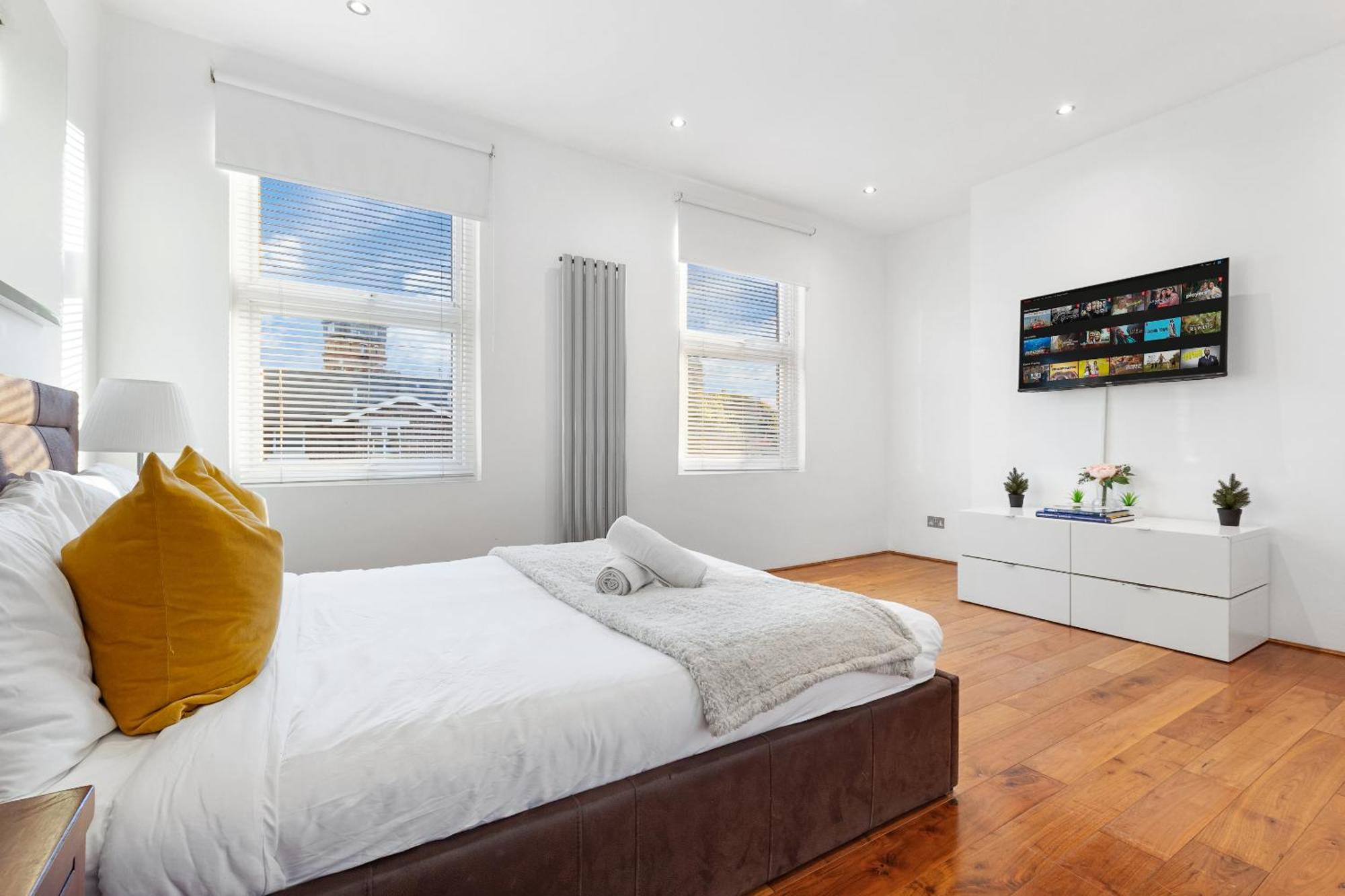 Luxury 4-Bedroom Modern Flat In Central London Steps From Station, Sleeps 9 In Style! Экстерьер фото