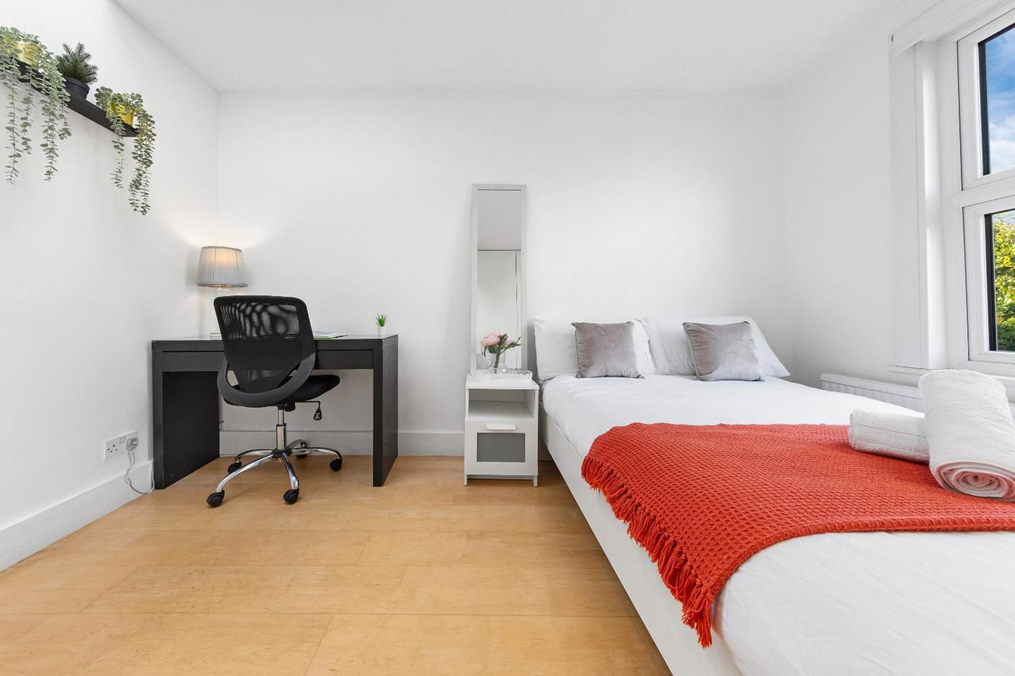 Luxury 4-Bedroom Modern Flat In Central London Steps From Station, Sleeps 9 In Style! Экстерьер фото