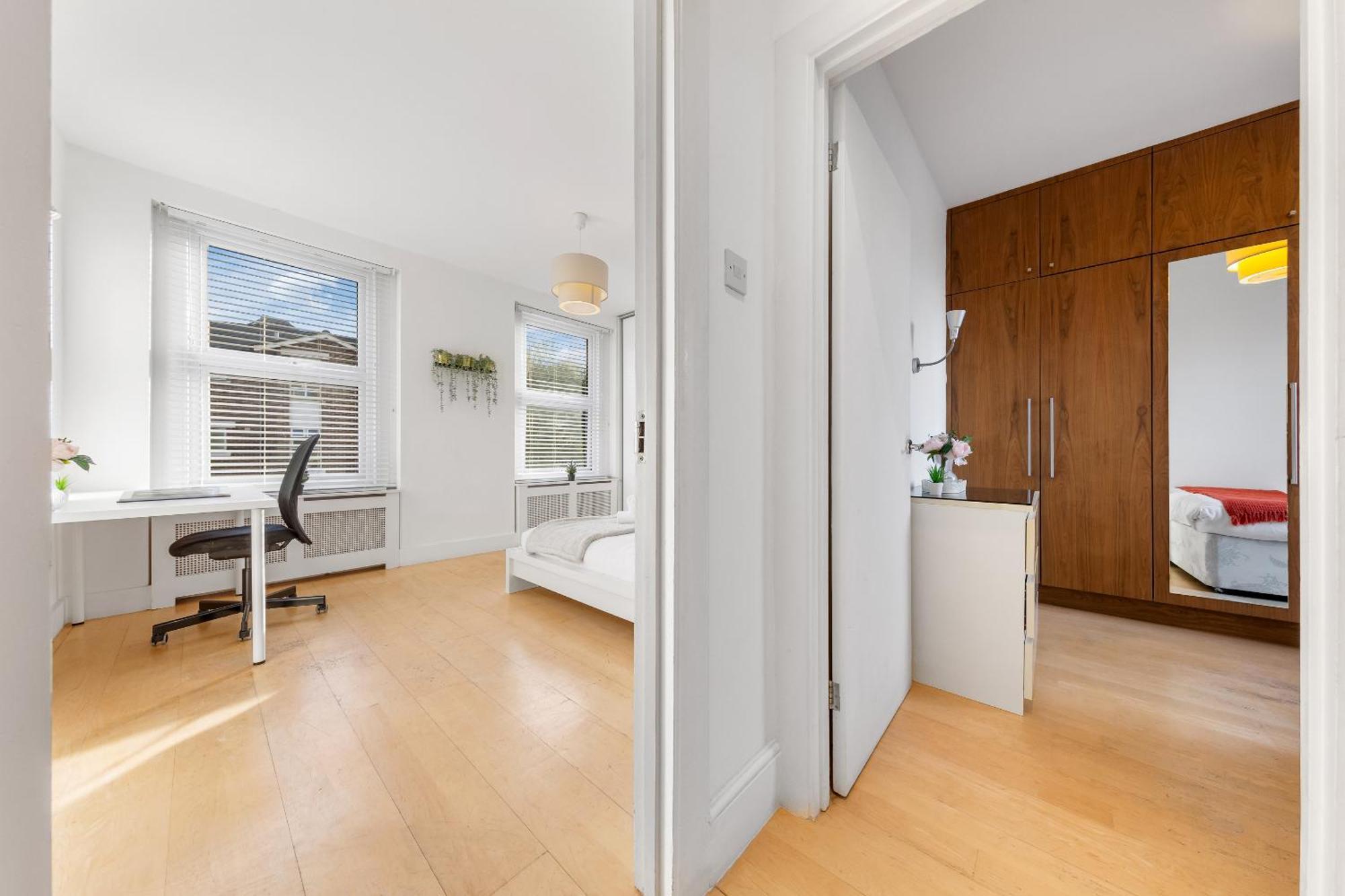 Luxury 4-Bedroom Modern Flat In Central London Steps From Station, Sleeps 9 In Style! Экстерьер фото