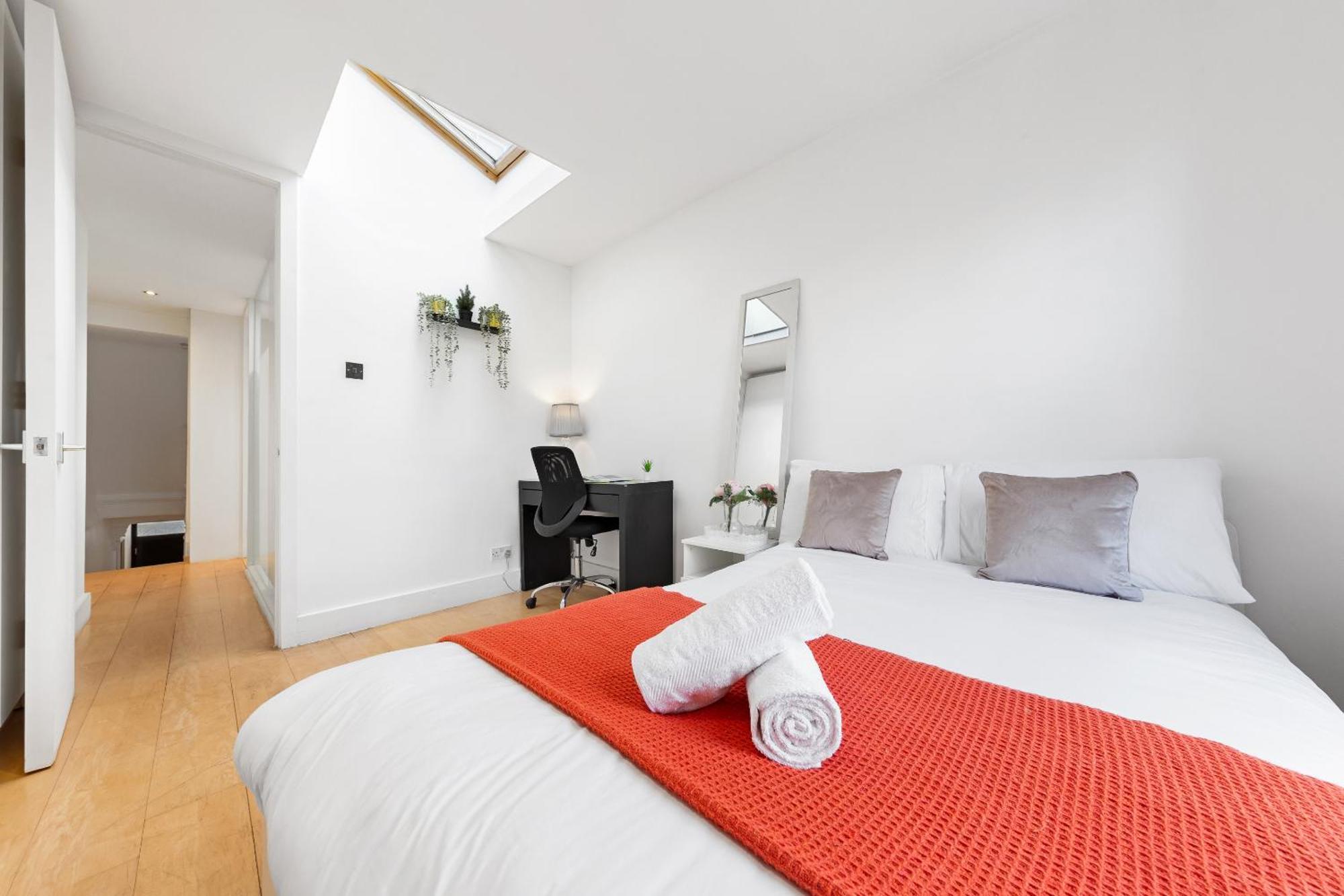 Luxury 4-Bedroom Modern Flat In Central London Steps From Station, Sleeps 9 In Style! Экстерьер фото