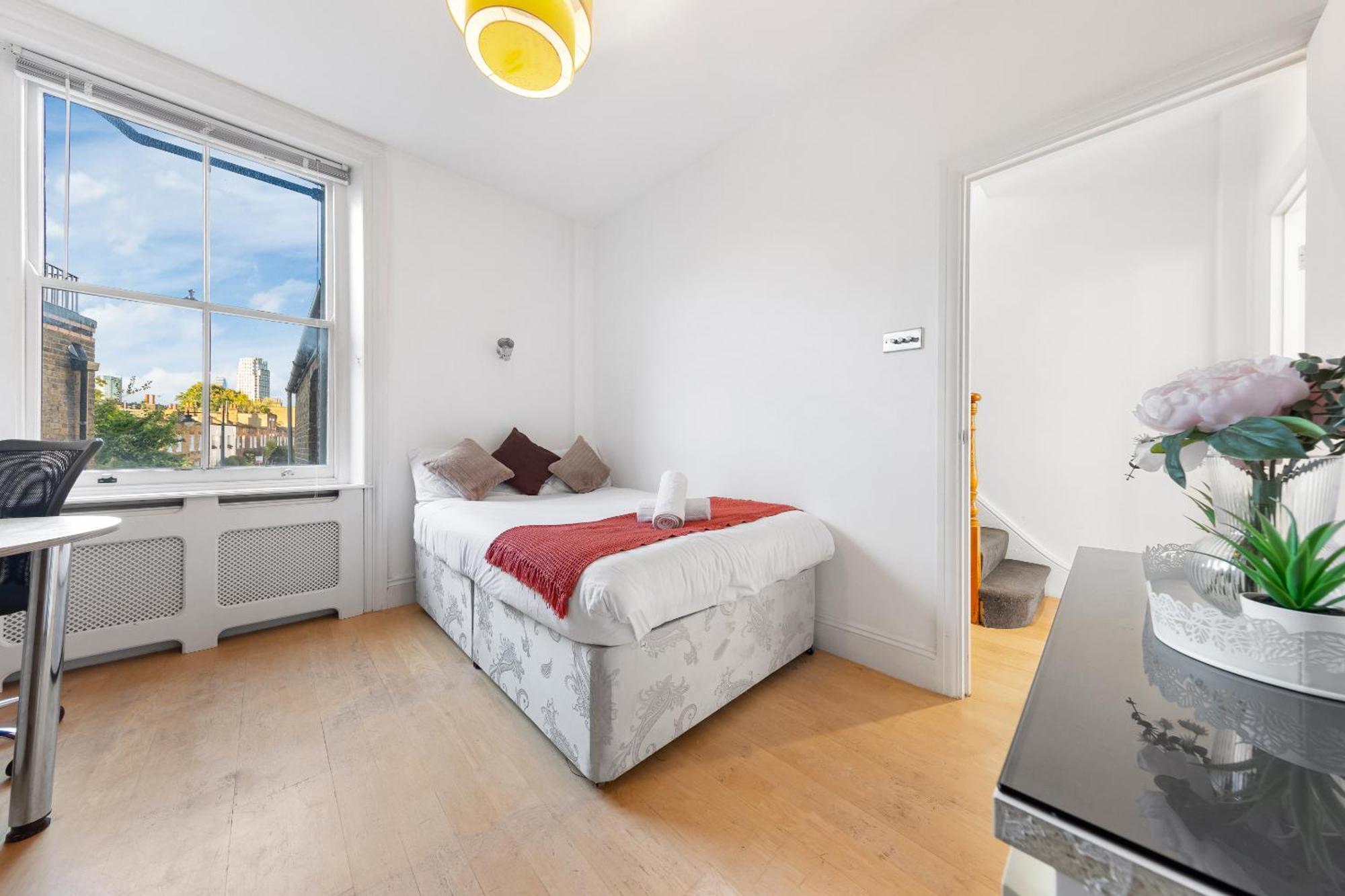 Luxury 4-Bedroom Modern Flat In Central London Steps From Station, Sleeps 9 In Style! Экстерьер фото